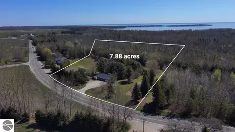 11184 N Mill St, Northport, MI 49670