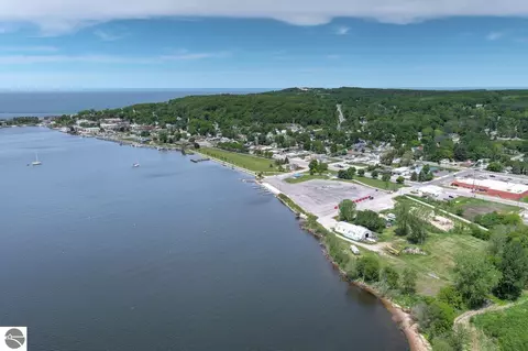903 Main St, Frankfort, MI 49635