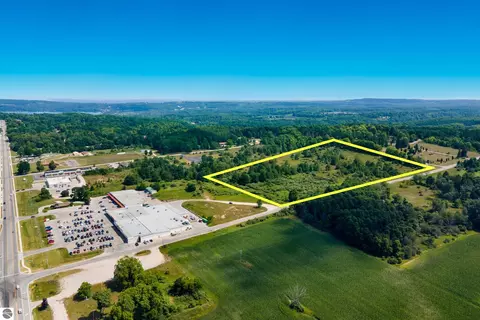 000 Love Rd, Benzonia, MI 49616