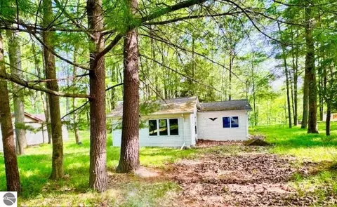 751 Bungo Lake Rd, Harrison, MI 48625