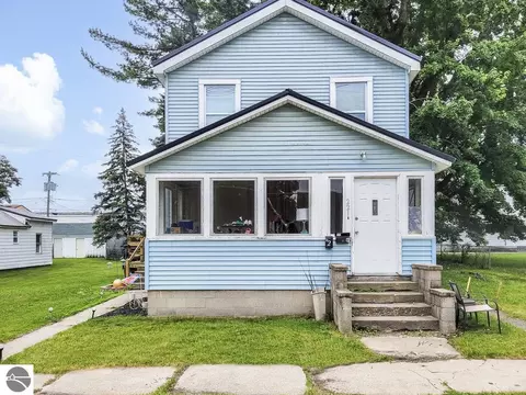 221 North St, Saint Louis, MI 48880