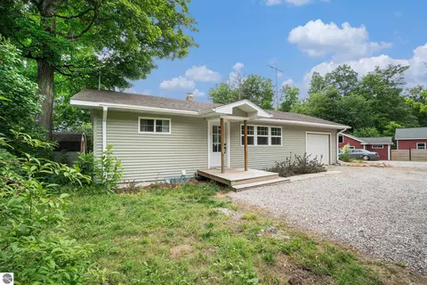 7457 Cairn Hwy, Elk Rapids, MI 49629