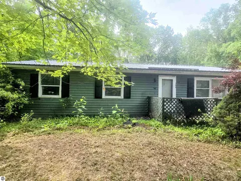 764 E Surrey Rd, Farwell, MI 48622 photo 1