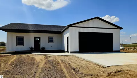 881 N Winn Rd, Mount Pleasant, MI 48858