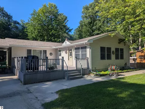 5314 E 16th St, Au Gres, MI 48703 photo 2