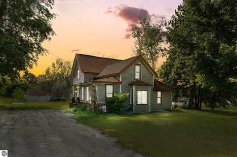 6531 N 35 Rd, Manton, MI 49663