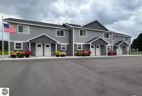 3798 Woodgate Dr, Traverse City, MI 49686
