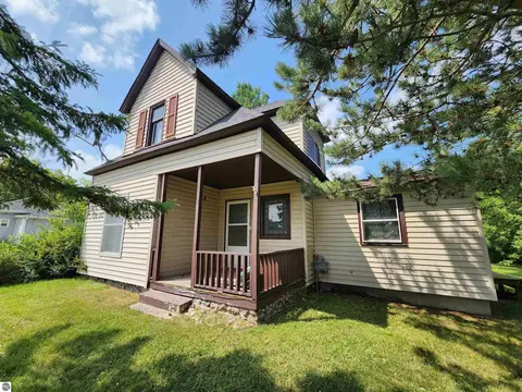 301 E Main St, Hale, MI 48739