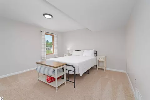 Bedroom - 7495 Bennett Rd, Williamsburg, MI 49690 photo 6 of 10