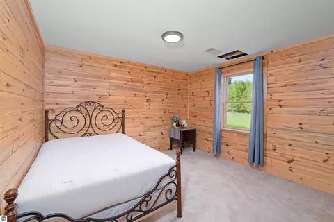 Bedroom - 7495 Bennett Rd, Williamsburg, MI 49690 photo 7 of 10