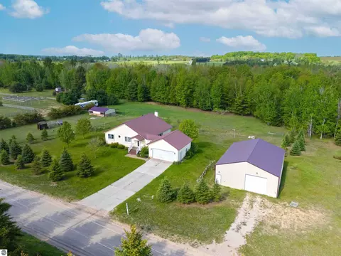 7495 Bennett Rd, Williamsburg, MI 49690