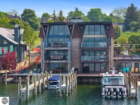 111 Belvedere Ave # B, Charlevoix, MI 49720