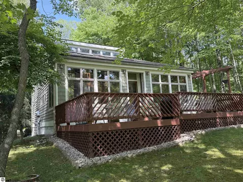 9615 Golf Port Dr, Stanwood, MI 49346