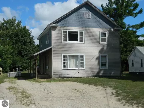 1504 Lyons St, Mount Pleasant, MI 48858