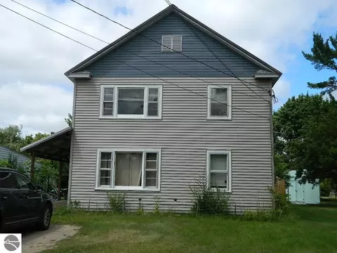 1504 Lyons St, Mount Pleasant, MI 48858