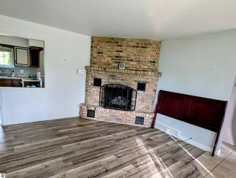 Living - 910 N Court St, Au Gres, MI 48703 photo 2 of 4