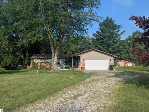 910 N Court St, Au Gres, MI 48703