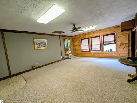 Living - 910 N Court St, Au Gres, MI 48703 photo 4 of 4
