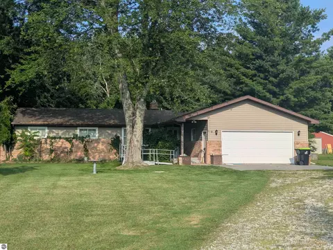 910 N Court St, Au Gres, MI 48703 photo 6