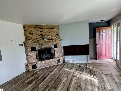 Living - 910 N Court St, Au Gres, MI 48703 photo 3 of 4
