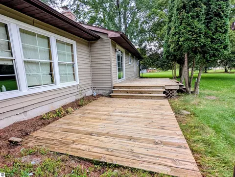 Exterior - 910 N Court St, Au Gres, MI 48703 photo 10 of 14