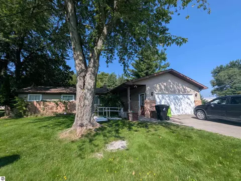 910 N Court St, Au Gres, MI 48703 photo 2