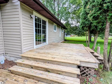 Exterior - 910 N Court St, Au Gres, MI 48703 photo 11 of 14