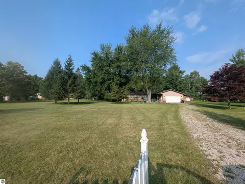 910 N Court St, Au Gres, MI 48703 photo 3