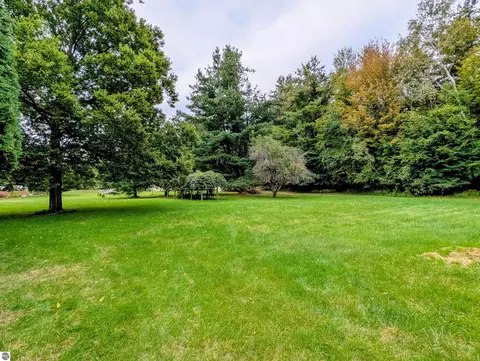 Exterior - 910 N Court St, Au Gres, MI 48703 photo 4 of 14