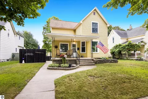 425 W Eleventh St, Traverse City, MI 49684
