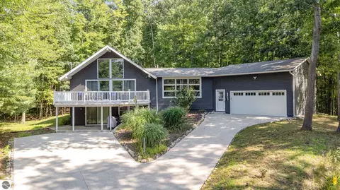 8413 Manitoba St, Stanwood, MI 49346