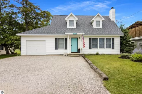 7515 Crystal Beach Rd, Rapid City, MI 49676