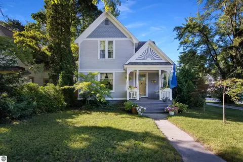 541 Seventh St, Traverse City, MI 49684