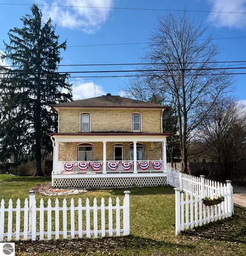 1926 E Broadway St, Mount Pleasant, MI 48858