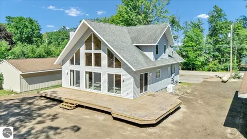 4569 Lakeview Dr, Hale, MI 48739