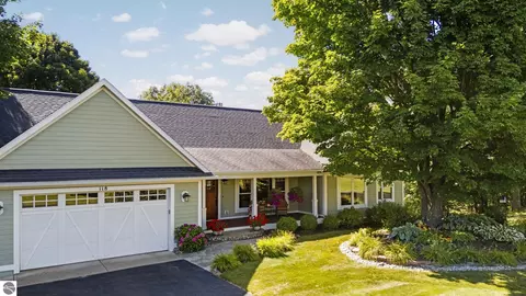 118 Farm Ln, Traverse City, MI 49686