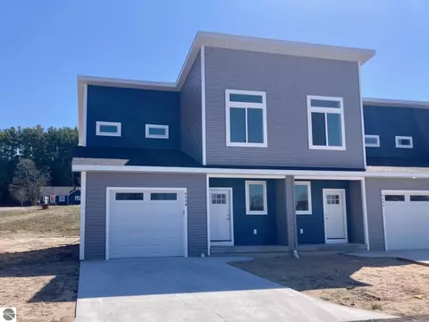 9348 S Flaska Dr #26, Cedar, MI 49621