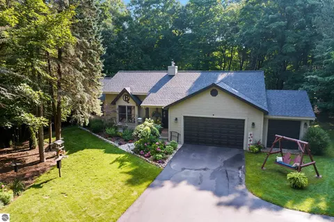 4490 Marykris Ln #16, Traverse City, MI 49685