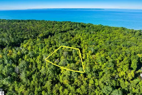 APT 2 Aspen Trail, Kewadin, MI 49648