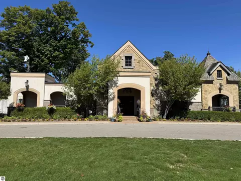 4867 Prestwick Ct, Williamsburg, MI 49690 photo 2