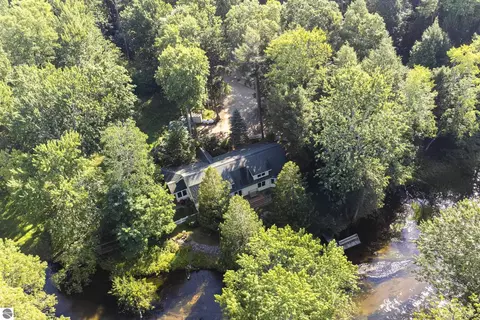9670 S County Line Rd, Manistee, MI 49660
