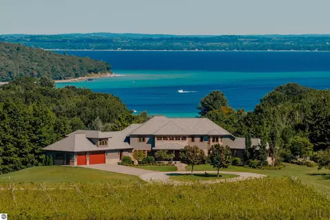3888 Swaney Rd, Traverse City, MI 49686