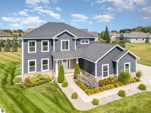 2275 Sandstone Dr, Mount Pleasant, MI 48858