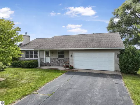 6019 Dover Ln, Traverse City, MI 49685
