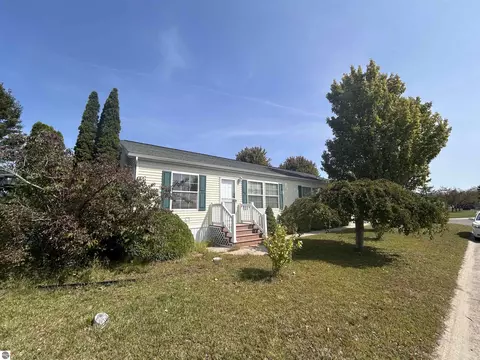 2742 S Sage Dr, Mount Pleasant, MI 48858