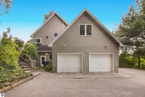 6232 Center Rd, Traverse City, MI 49686