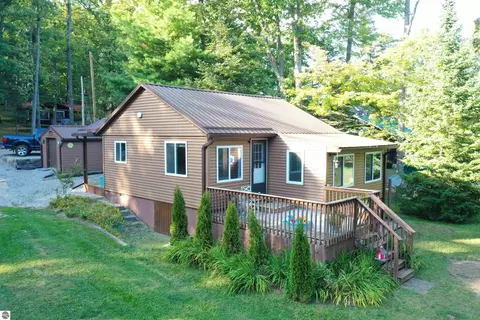 424 Ogemaw Rd, Rose City, MI 48654