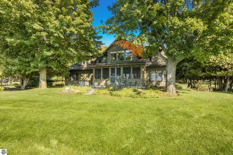 12908 Fairlane Dr, Rapid City, MI 49676