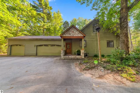6993 NW Aarwood Rd, Rapid City, MI 49676