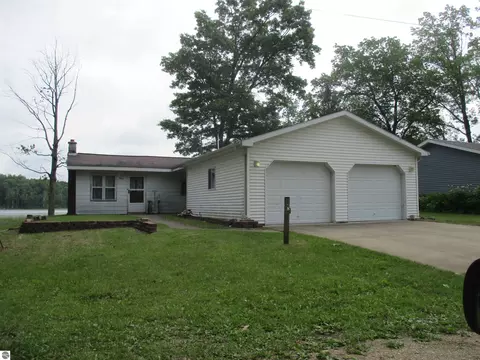 5412 Birch Haven Dr, Mecosta, MI 49332